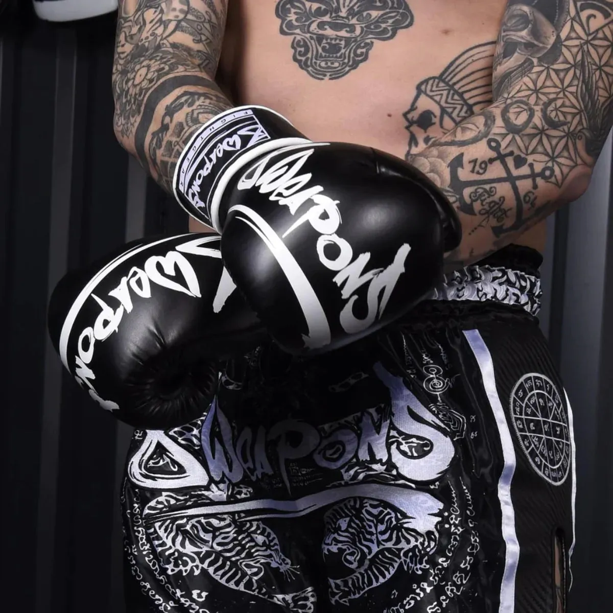 8 Weapons Unlimited Boxing Gloves Black/White