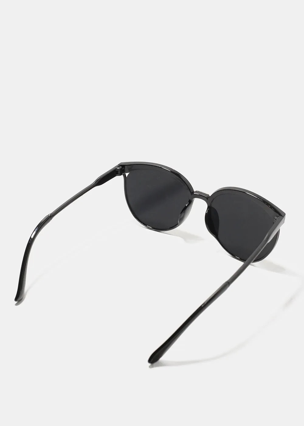 A  Oversized Circular Reflective Shades