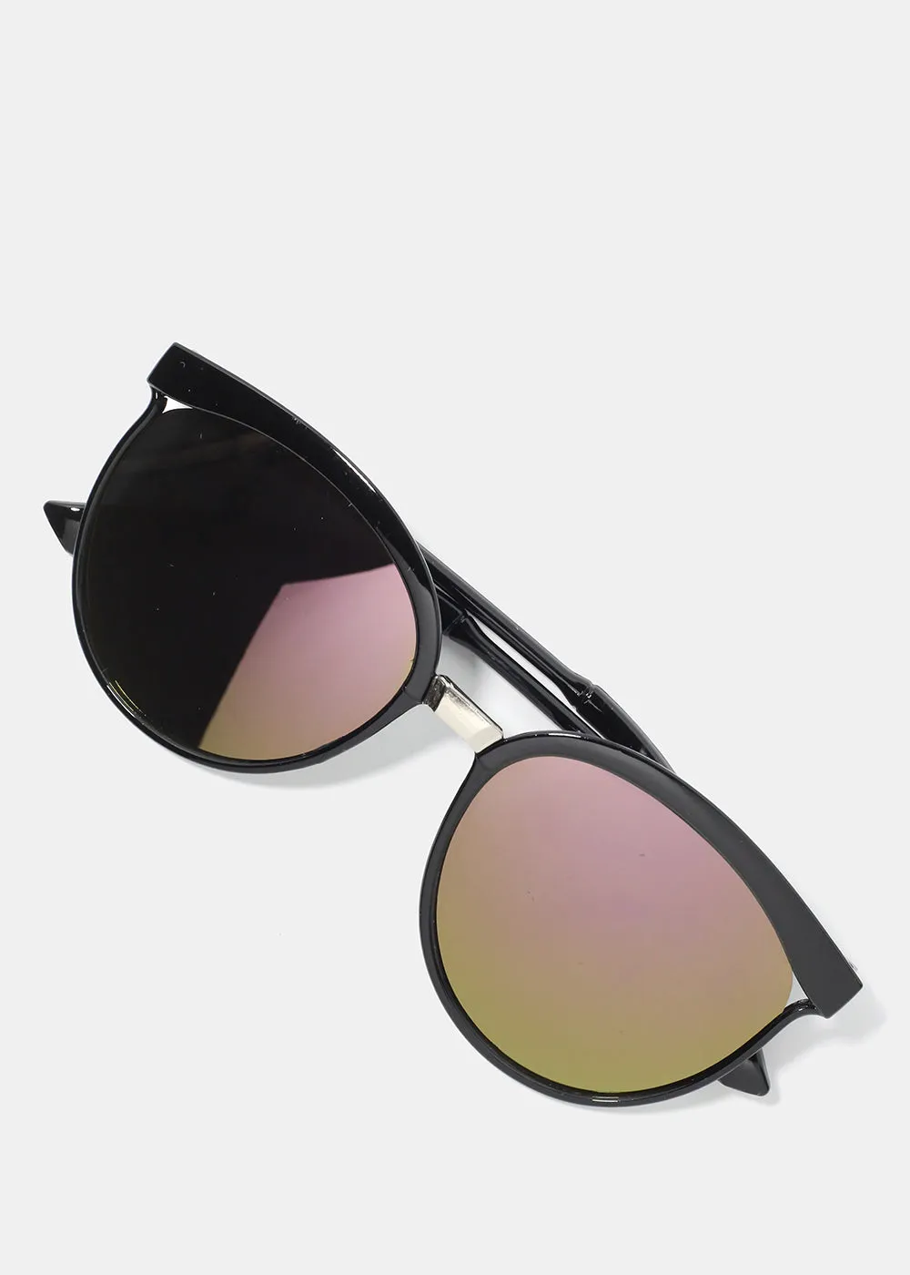 A  Oversized Circular Reflective Shades