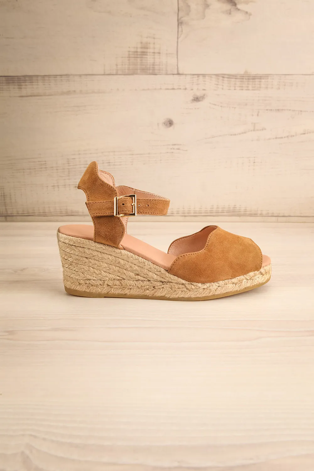 Arma Caramel | Peep Toe Sandal Wedges