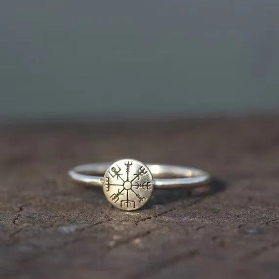 Bague Vegvisir de guerrière au bouclier