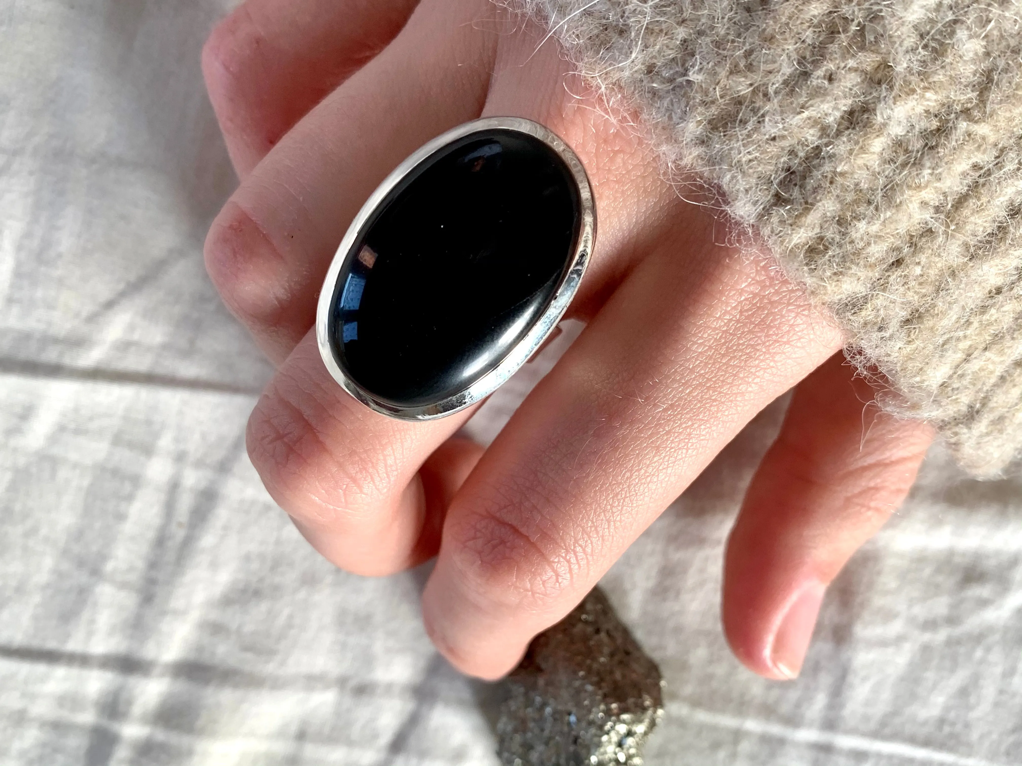 Black Onyx Adjustable Akoni Ring - Oval