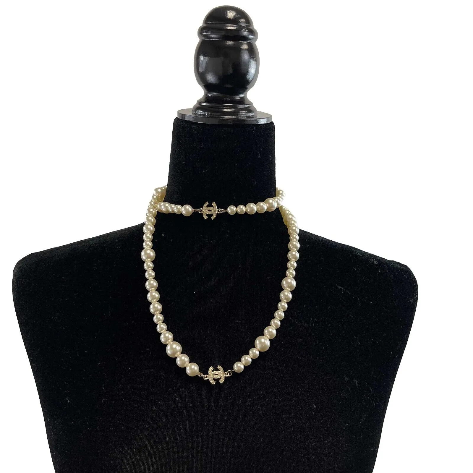 CHANEL - 11P Pearl Crystal CC Charm Faux Pearl Long Silver Necklace