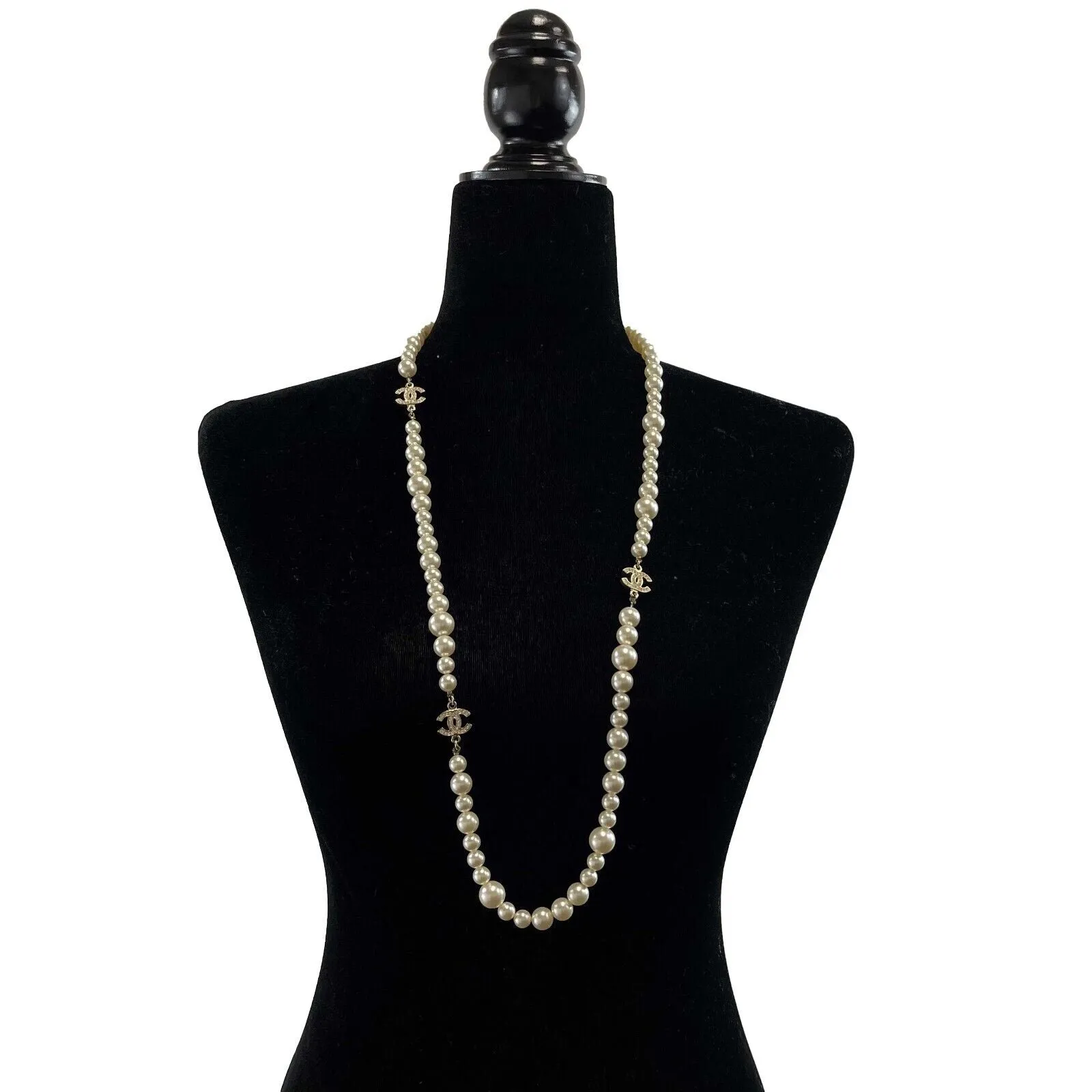 CHANEL - 11P Pearl Crystal CC Charm Faux Pearl Long Silver Necklace