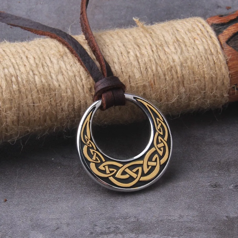 Collier Viking "Embrasse de la Lune: Pendentif Nœud Celtique"