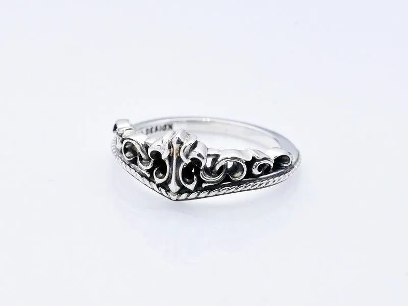 Gate Tiara Lily Ring