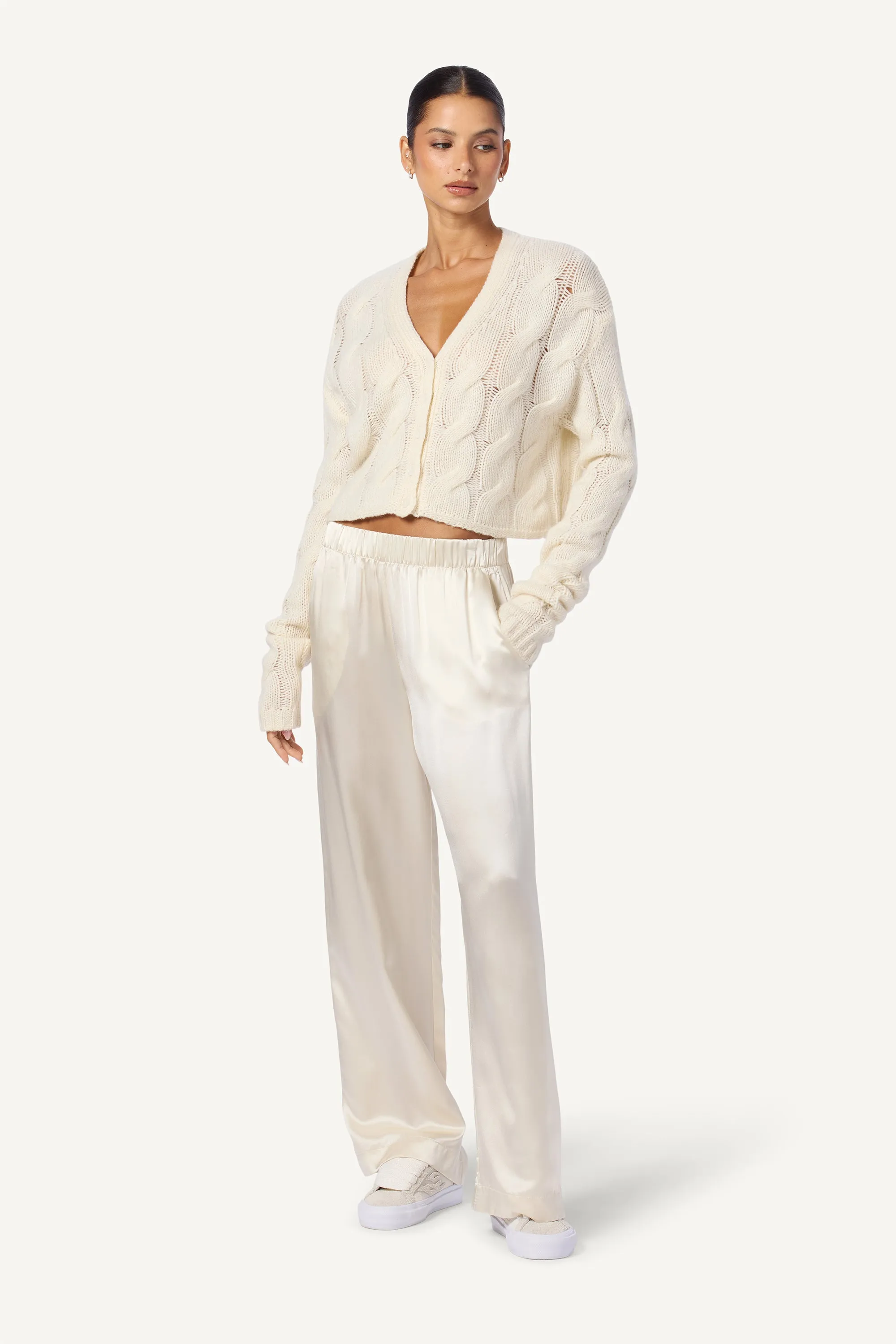 JOLIE V-NECK CROPPED CABLE CASHMERE CARDIGAN   | GARDENIA