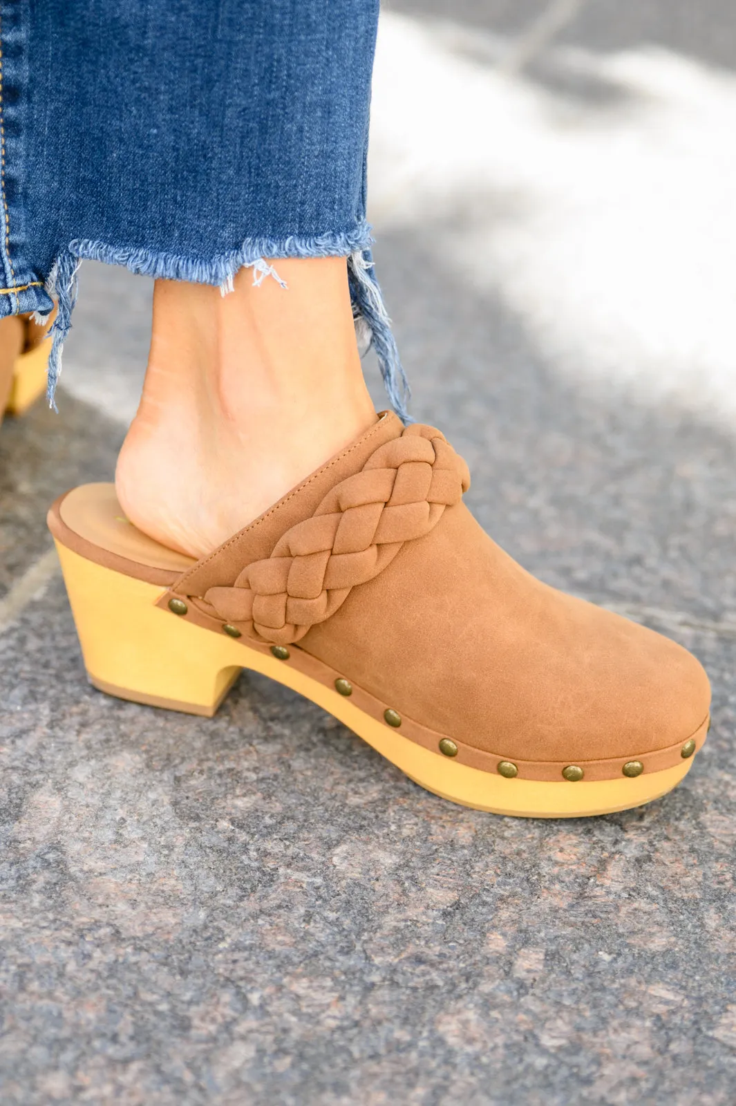 Taylor Braided Clogs In Brown