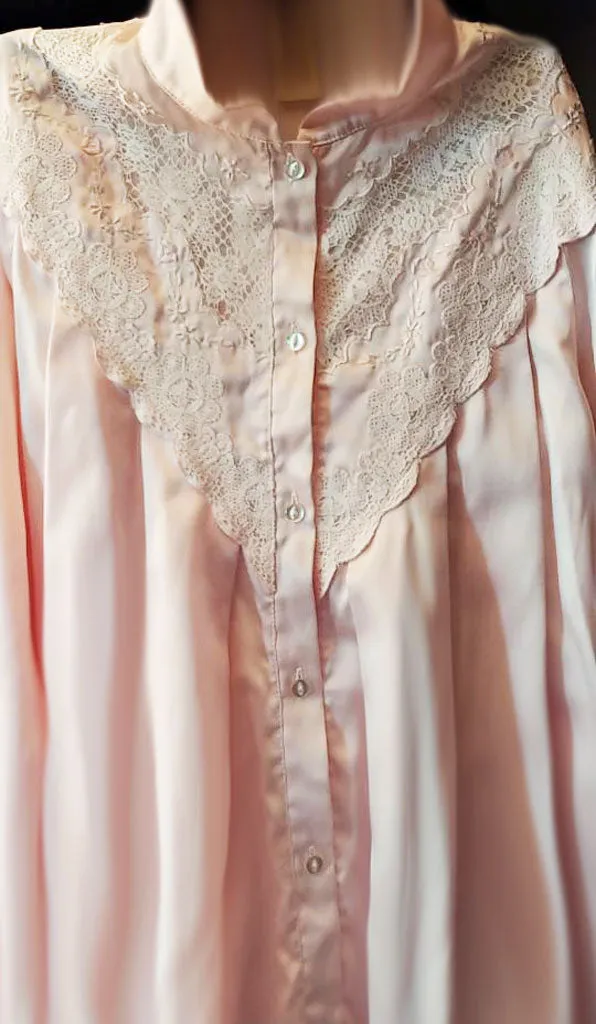 *VINTAGE SARA BETH BRIDAL GLEAMING SATIN POET'S SHIRT NIGHTGOWN WITH EXQUISITE LACE & EMBROIDERY