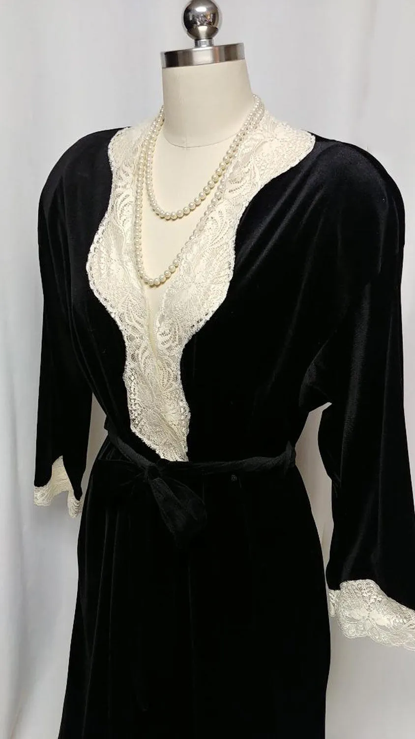 *VINTAGE VANITY FAIR VELOUR ROBE DRESSING GOWN WITH IVORY LACE COLLAR & CUFFS IN BLACK TEA MADE IN THE U.S.A.