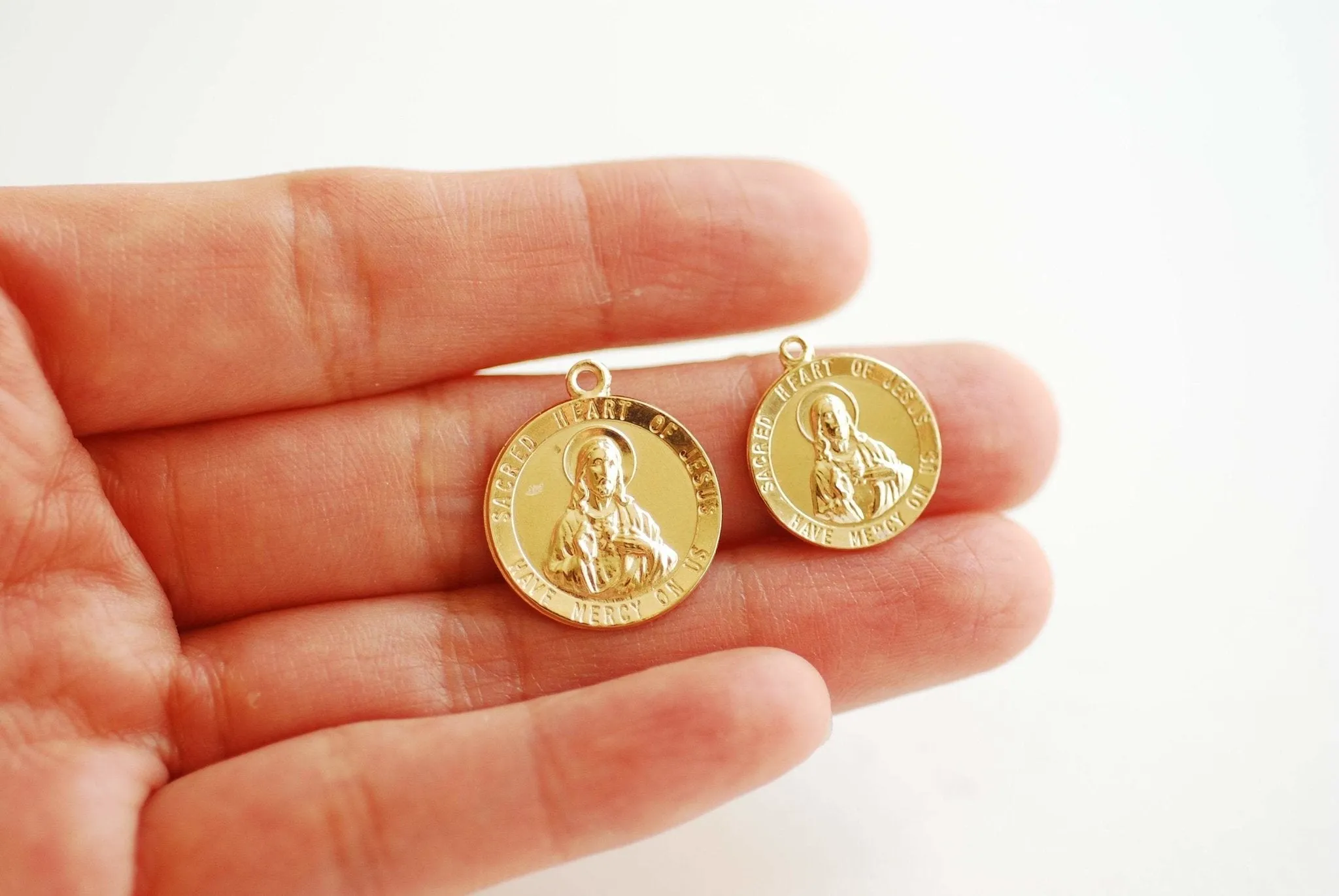 Wholesale 14k Gold Filled Round Jesus Pendant- 14kGF Round Disc, Jesus De Cristo, Medallion, Coin, Gold Fill Jewelry, Religious Charm Pendant